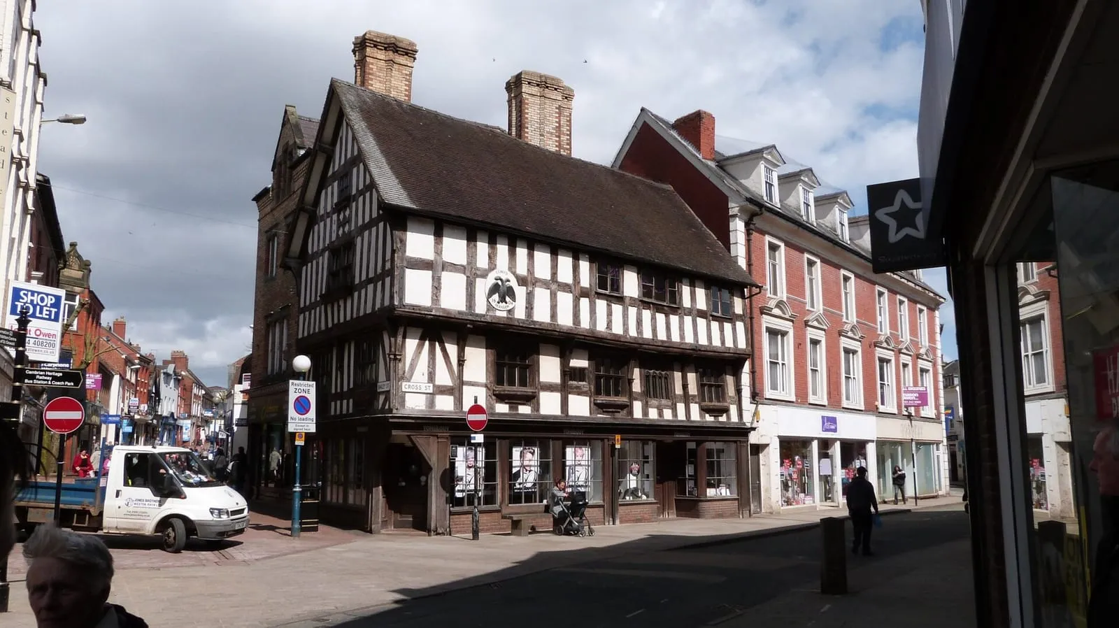 Llwyd Mansion 1604 Oswestry (8689969578)